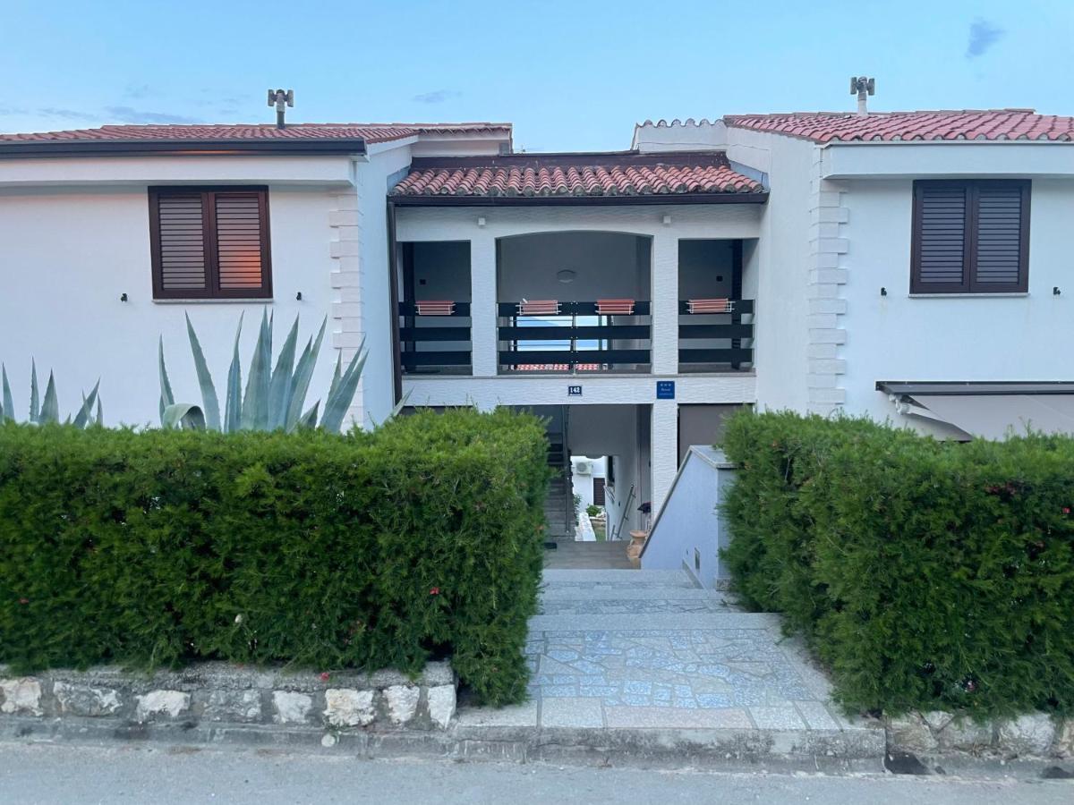 Residence4A-Appartamento Rosso Ravni Exterior foto