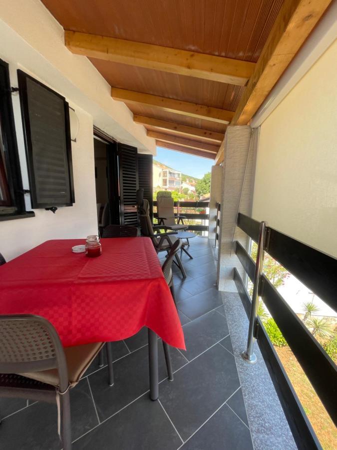 Residence4A-Appartamento Rosso Ravni Exterior foto